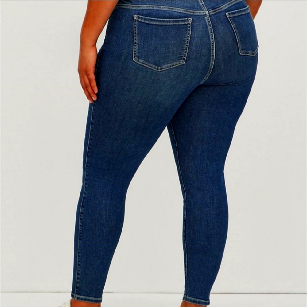 Super Soft Medium Wash High Rise Jeggings